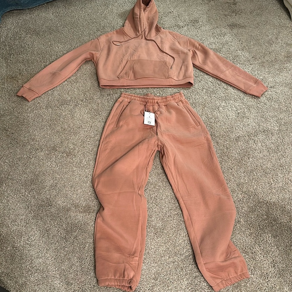 Brand new sweat suit w/ crop sweatshirt